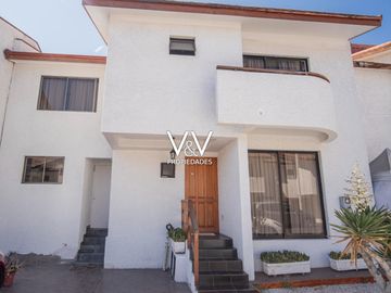 SE VENDE CASA EN CONDOMINIO PORTOBELLO.