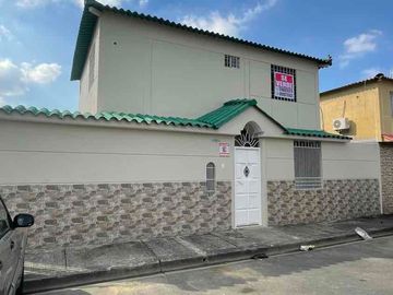 Venta de casa esquinera Mucho Lote 1