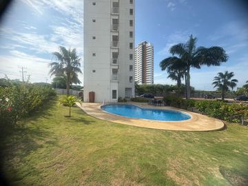 SE ALQUILA APARTAMENTO CON VISTA Y SALIDA AL MAR OCEAN CLUB