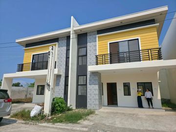 Spacious Single Attached House and Lot for sale in...