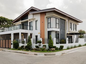 Modern Corner House and Lot in Vista Verde Subdivision...
