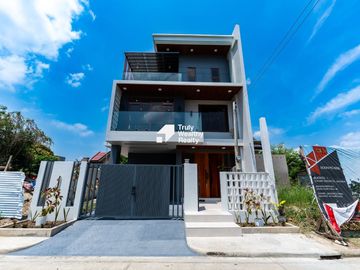 🏡 FOR SALE:  Modern Home — Golden Glow Village Uptown...