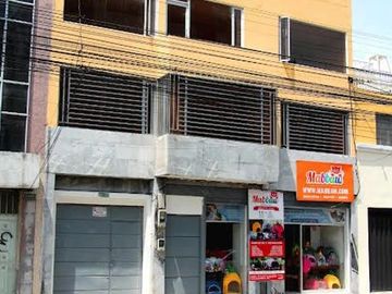 Edificio Rentero en venta, Avenida 10 de agosto y...