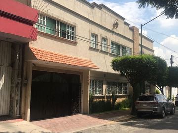 CASA MUY AMPLA