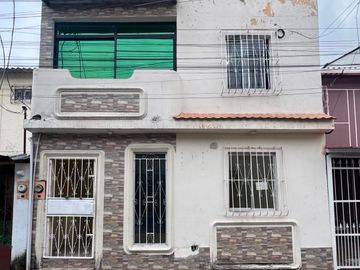 En venta casa de 3 dormitorios en Mucho lote 1.