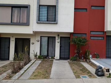 Casa en Venta Dentro de Coto Venecia, Fracc Vista Sur,...