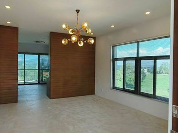 5BR House and Lot for Sale iat Highland Park Antipolo...