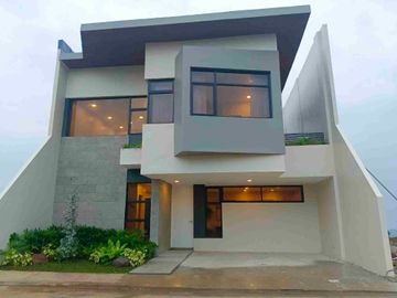 3BR SINGLE ATTACHED HOUSE & LOT, OVERLOOKING LAGUNA LAKE...