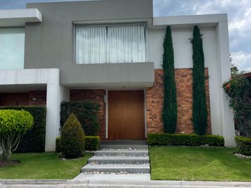 Casa en renta de 3 dormitorios en Cumbayá sector La...