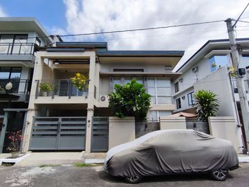 For Sale Pre-owned 2 Storey House and Lot with 3...