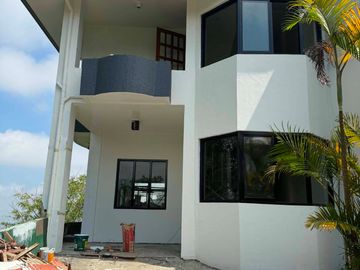 13.5M Brand New 4 Storey Duplex House & Lot with 6BR For...