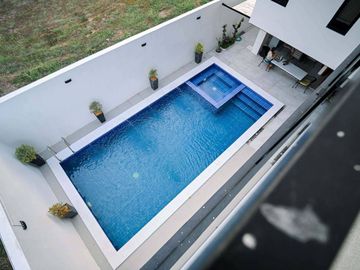 FOR SALE: 405 SQM Single-Family House in Manila...