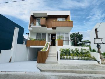 Brand New 5 Bedroom Semi Furnished House and Lot for...