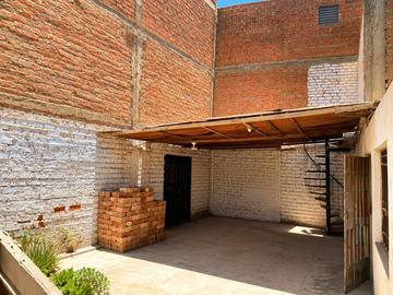 CASA COMO TERRENO EN LA MOLINA (URB MATAZANGOS)