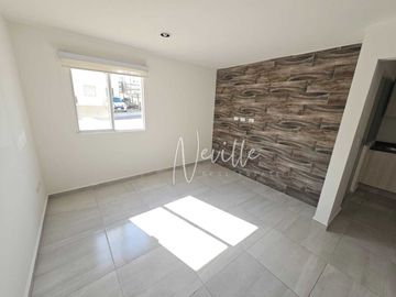 Departamento en planta baja con patio y estudio,...