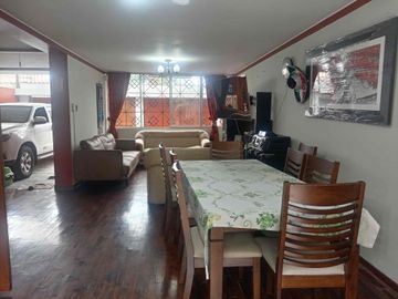 VENTA CASA 03 PISOS CHORRILLOS