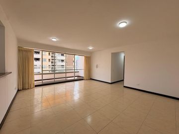Apartamento en arriendo en Loma Linda, Sabaneta