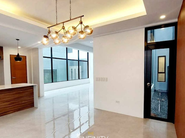 For Sale 6 Bedroom in Greenwoods Executive Village,...