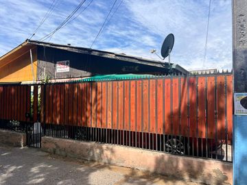 EN VENTA CASA ESQUINA EN AV. VICTORIA, RGUA.