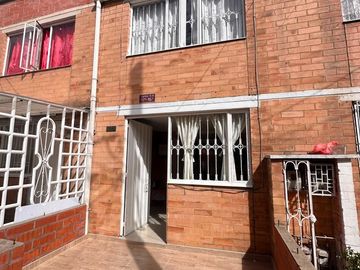 Casa de tres pisos barrio Villa Italia Soacha