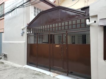 Income-Generating 12 Bedroom Apartment Building in...