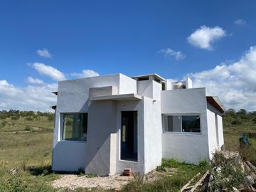 CASA 2 DORMITORIOS-PILETA-COCHERA-TERRENO...