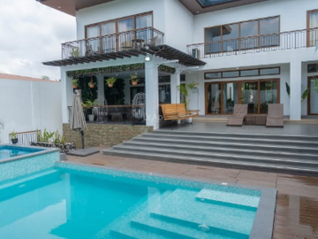 House & Lot With Swimming Pool For Sale
