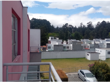 SE ARRIENDA HERMOSA CASA DE 3 PISOS DENTRO DE CONJUNTO...