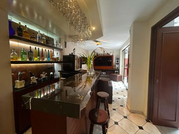 SE VENDE CASA DE 7 HABITACIONES SURCO- 3 PISOS CONSTRUIDOS