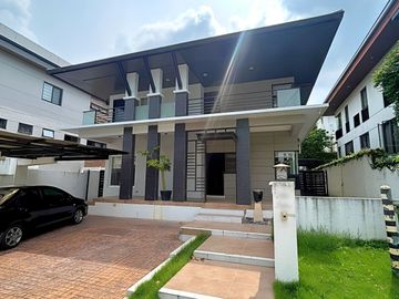 FOR SALE: 4 Bedroom House and Lot in Palms Pointe,...