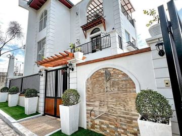 House and Lot with Swimming Pool Inside Town and Country...