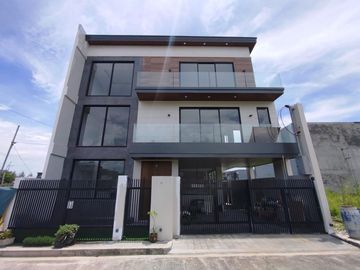 3 Storey High Ceiling House and Lot for sale in...