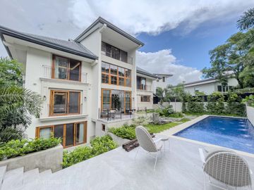 Loyola Grand Villas, Quezon City: RARE 9BR House & Lot...