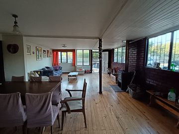 Arriendo casona en Limache, a pasos de Avenida Eastman.