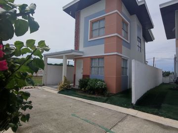 3 bedroom House and lot with Bathroom upstairs for sale...