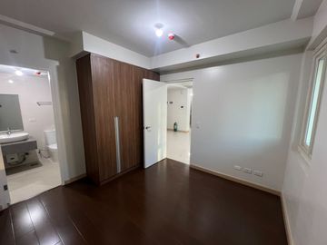 2 Bedroom 66sqm condo unit with Parking in Mi Casa Bay...
