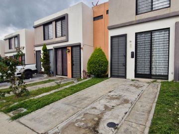 Casa en Venta en Excelente Estado de 3 Recamaras en...