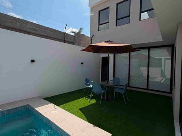 CASA EN VENTA, INDEPENDIENTE, TRES HABITACIONES Y ESTUDIO