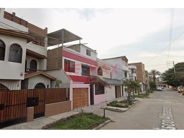 Se Vende Casa De 3 Pisos A.C: 336M2 - Urb. Santa María V...