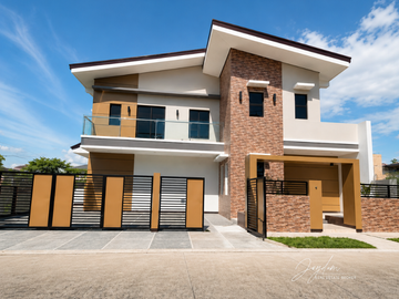Brand New 4BR Modern Home in Pacific Parkplace Village,...