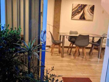 ESTUDIO EN RENTA DE 2 NIVELES, 60MTS2 AMUEBLADO PARA...