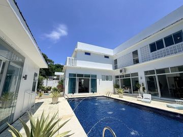 Moroccan-Inspired 4BR Vistamar House for Sale with 2...
