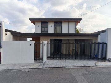 4BR Single Detached House for Sale in Villa Grande...
