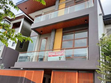 Brandnew Semi-Furnished 3-Storey 5 Bedrooms House and...