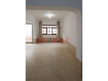Vendo Casa En Esquina 2 Pisos En Urb. Florida Alta ,...