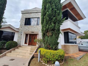 RENTA CASA INDEPENDIENTE URB. SAN JOSE DEL VALLE