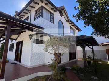 Casa Amplia en Mirasierra