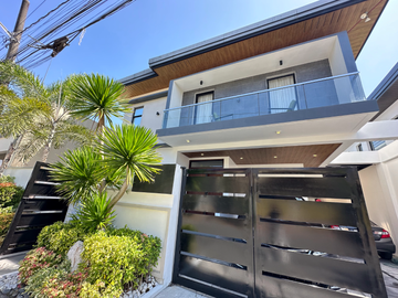 FOR SALE WELL MAINTAINED SINGLE DETACHED HOUSE IN BF...
