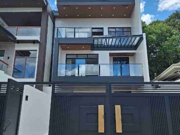 with Swimming Pool Modern House and Lot in Sumulong...