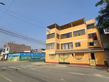 VENDO AMPLIA CASA EN ESQUINA DE 4 PISOS + AZOTEA